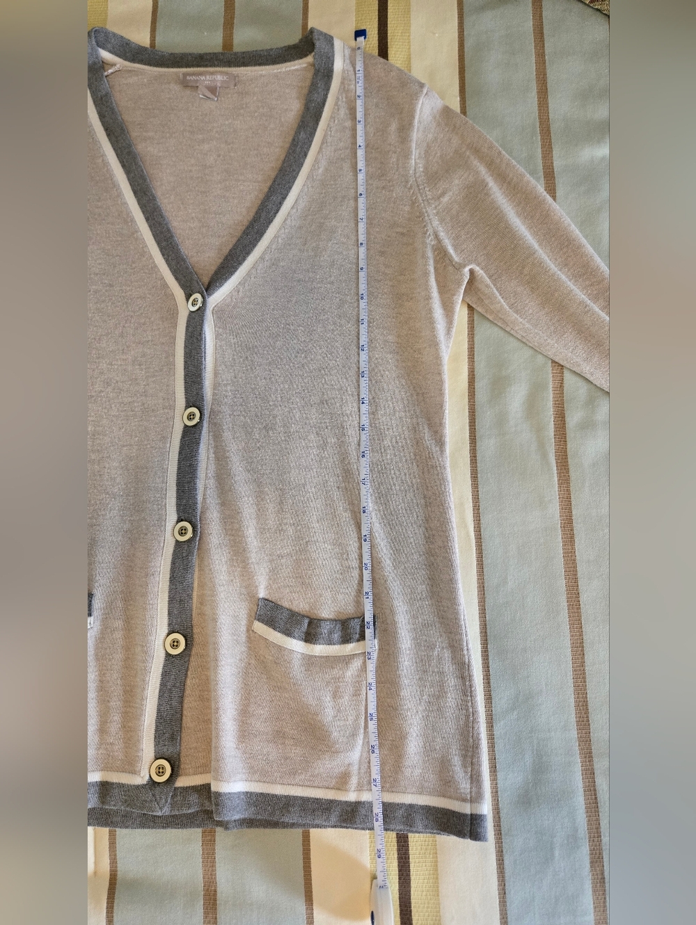 Banana Republic Cardigan. Large. - Picture 5 of 6